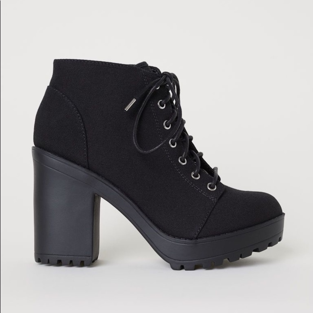 🚫 SOLD 🚫 Divided Black Platform Ankle Boots Size 37 / 6.5